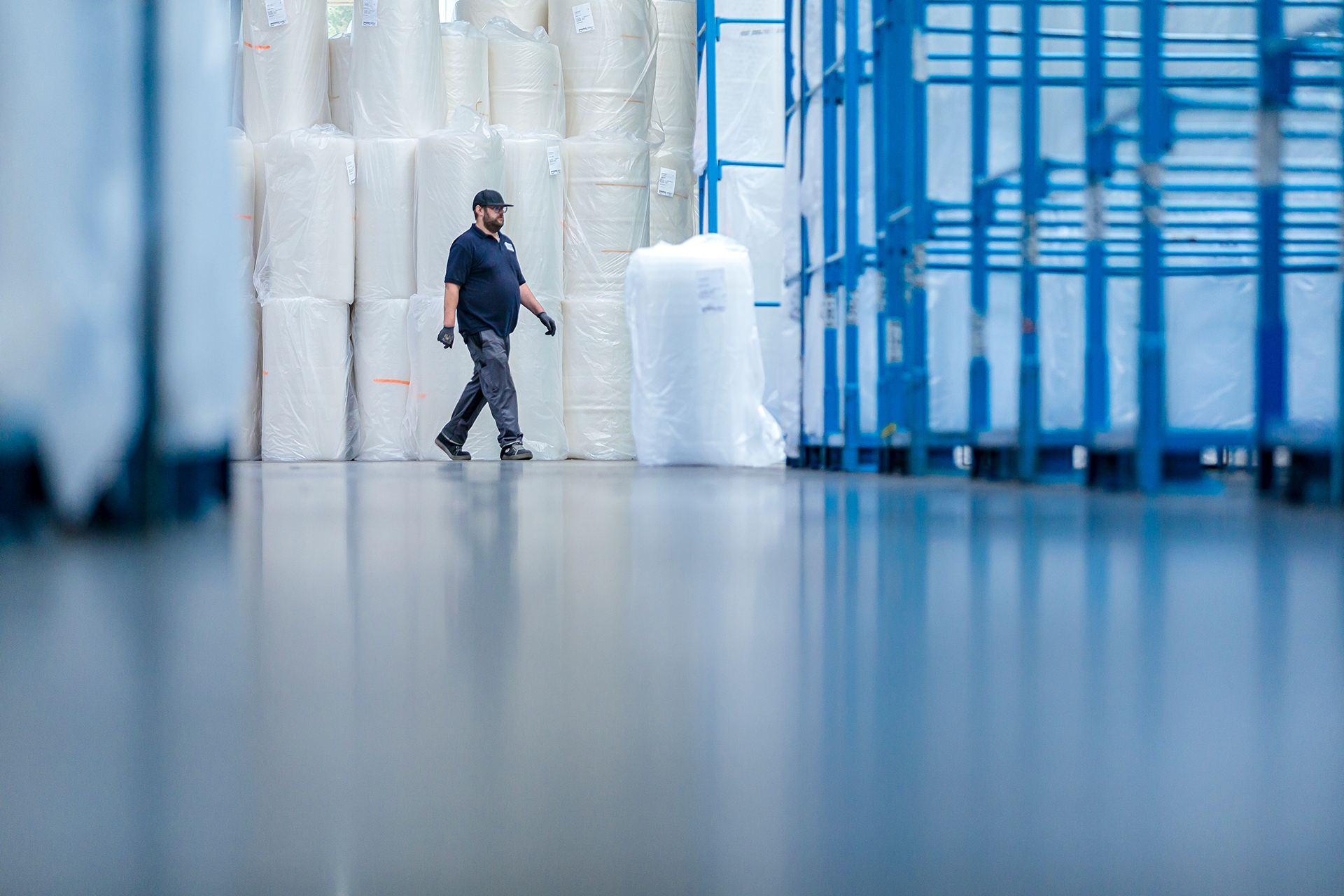 : Wir sind führender Hersteller von Schutz- und Luftpolsterfolien für alle Industriezweige.